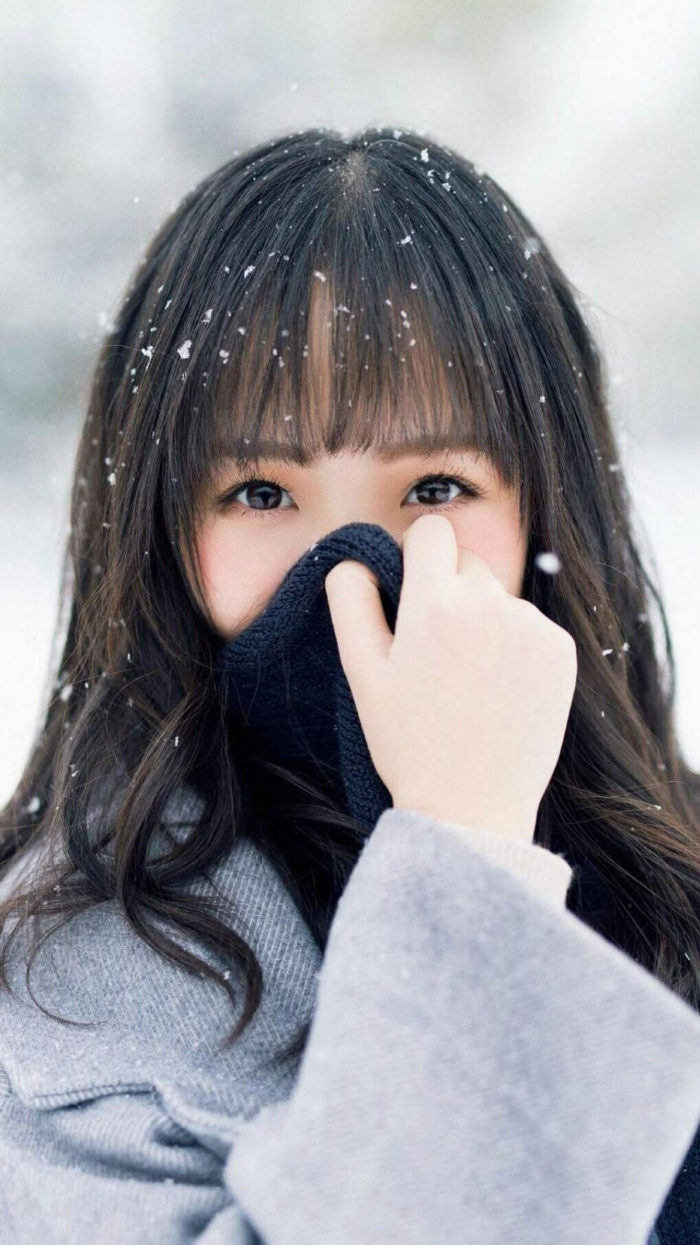 九游9游-库兹马诺维奇在巴黎奥运会手球比赛中展现出高水平的扑救技巧，库兹马持球