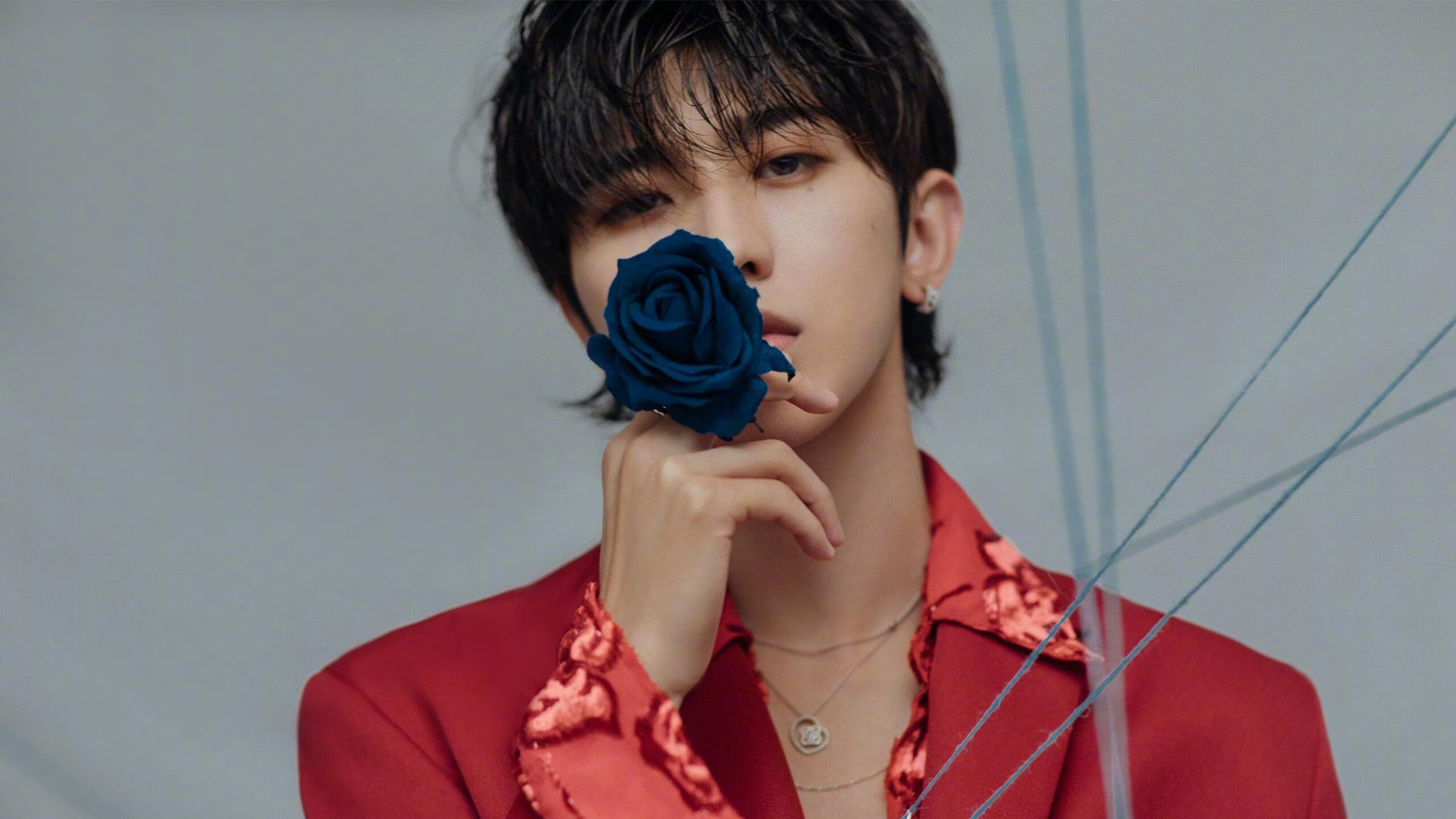 教练现场调整站位指令迅速传达战术执行效率持续上升,教练临场指挥