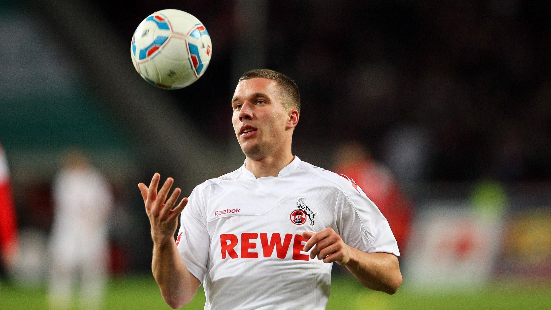 九游体育电竞-争议吹罚是否成为社交媒体与赛事热度话题中心，吹罚是什么